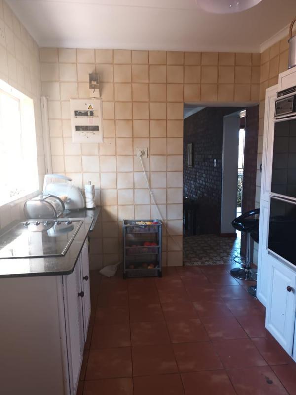 5 Bedroom Property for Sale in Mondeor Gauteng