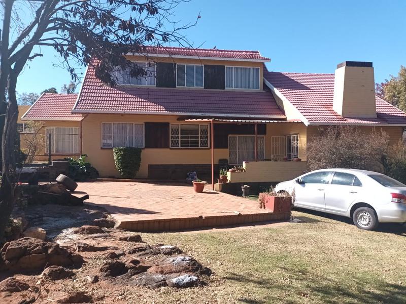 5 Bedroom Property for Sale in Mondeor Gauteng