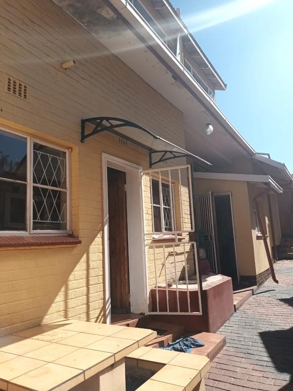 5 Bedroom Property for Sale in Mondeor Gauteng