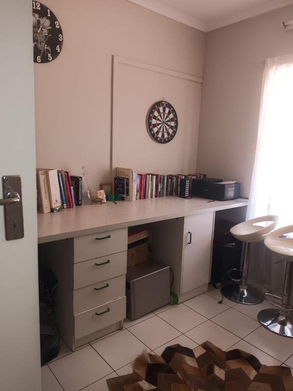 5 Bedroom Property for Sale in Mondeor Gauteng