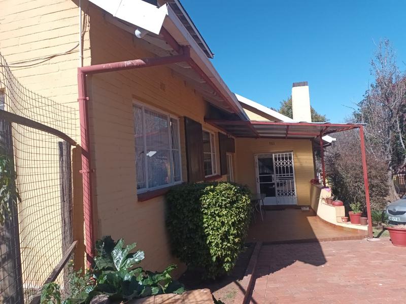 5 Bedroom Property for Sale in Mondeor Gauteng