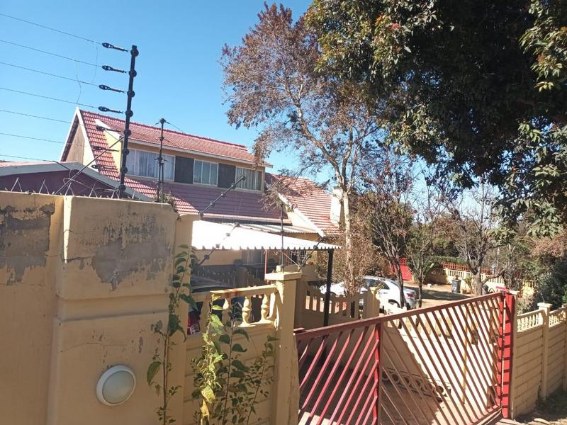 5 Bedroom Property for Sale in Mondeor Gauteng