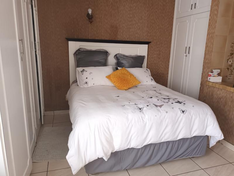 5 Bedroom Property for Sale in Mondeor Gauteng