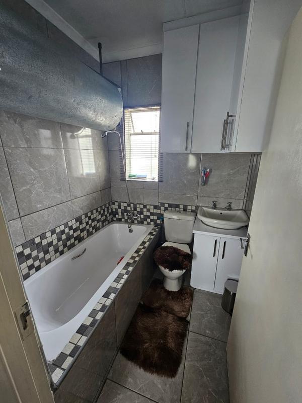 2 Bedroom Property for Sale in Fleurhof Gauteng