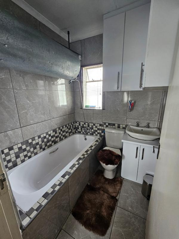 2 Bedroom Property for Sale in Fleurhof Gauteng