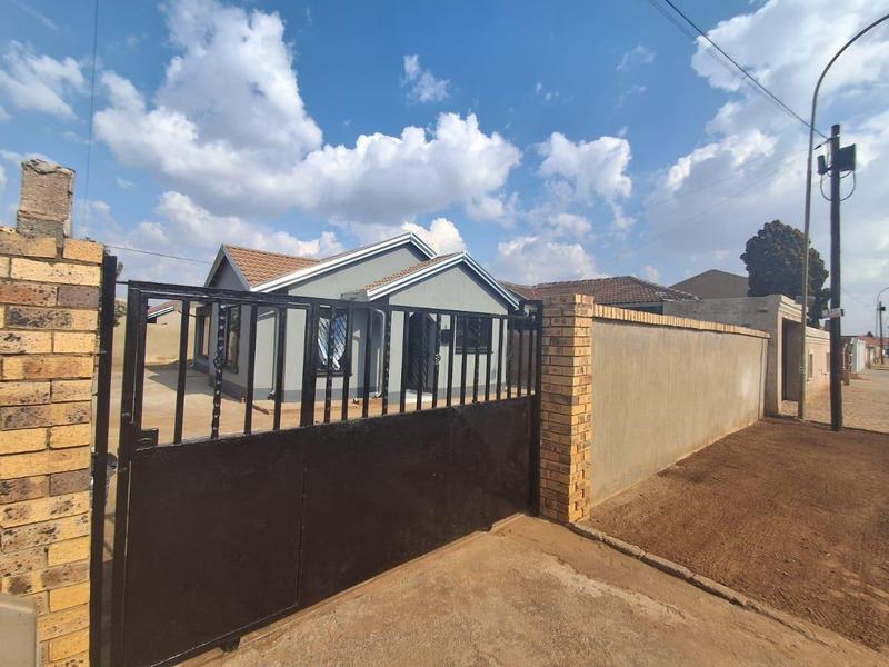 3 Bedroom Property for Sale in Protea Glen Gauteng