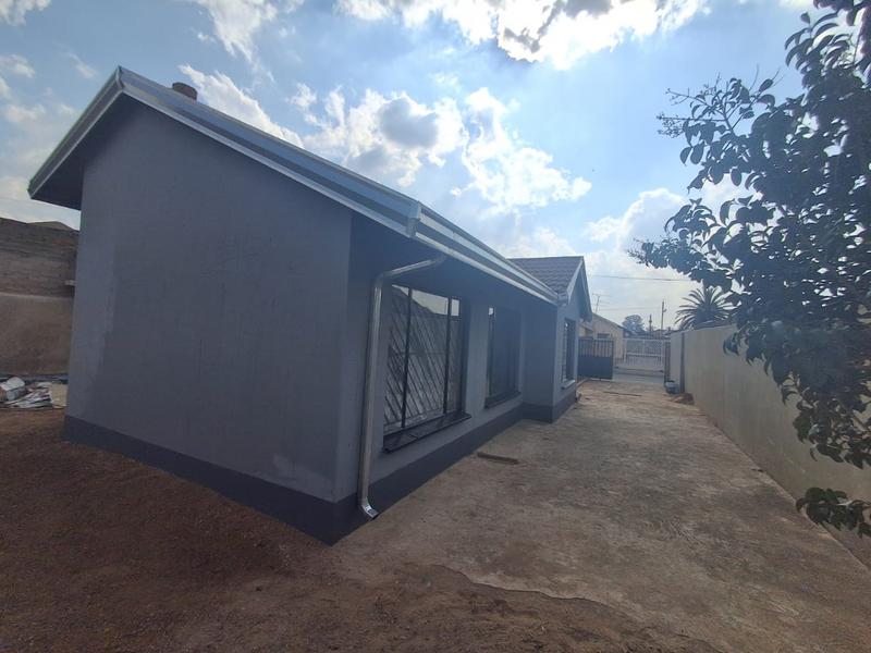 3 Bedroom Property for Sale in Protea Glen Gauteng