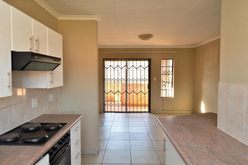 2 Bedroom Property for Sale in Florida Lake Gauteng