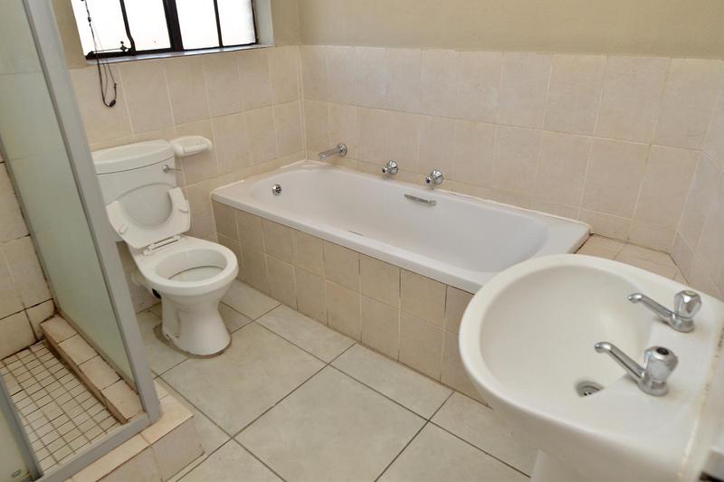 2 Bedroom Property for Sale in Florida Lake Gauteng