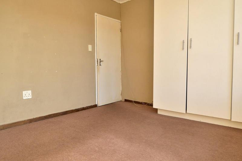 2 Bedroom Property for Sale in Florida Lake Gauteng