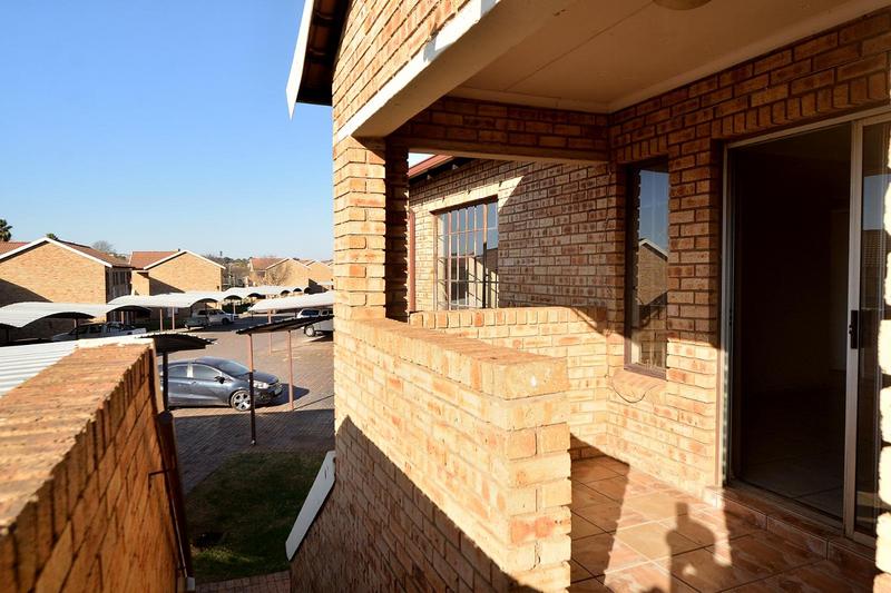 2 Bedroom Property for Sale in Florida Lake Gauteng