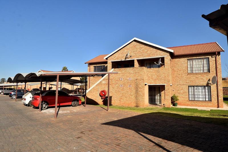 2 Bedroom Property for Sale in Florida Lake Gauteng