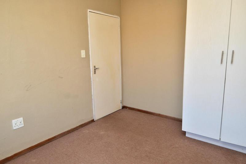 2 Bedroom Property for Sale in Florida Lake Gauteng