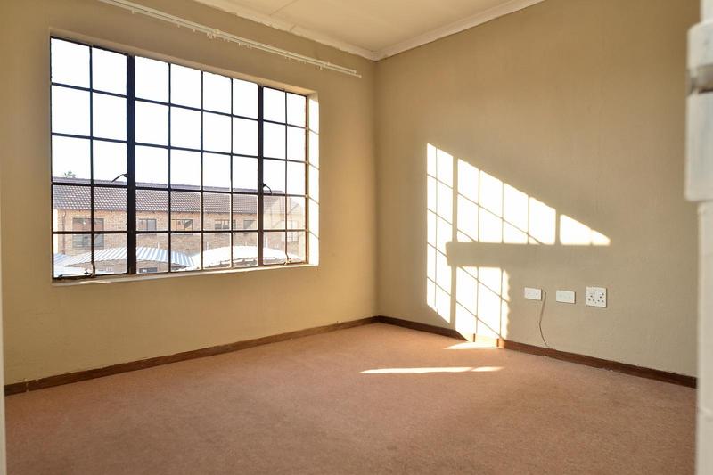 2 Bedroom Property for Sale in Florida Lake Gauteng