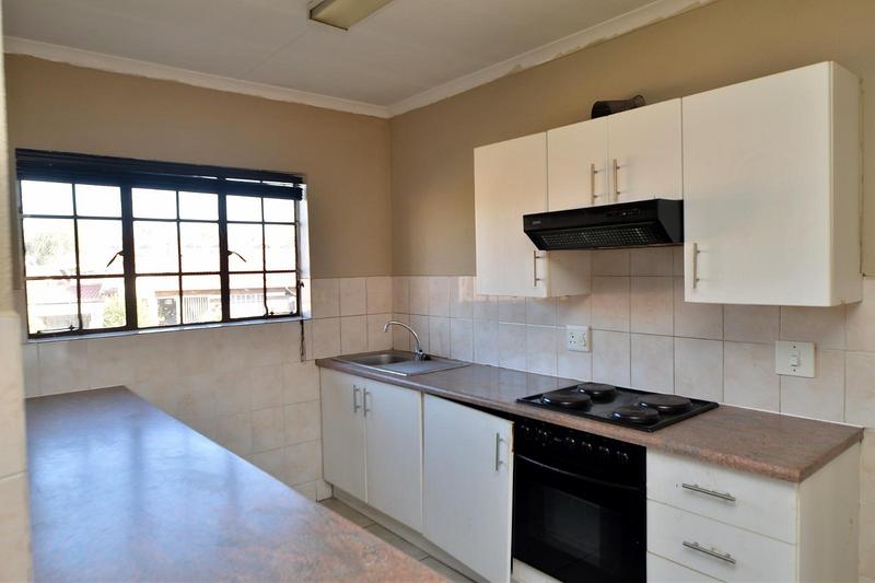 2 Bedroom Property for Sale in Florida Lake Gauteng