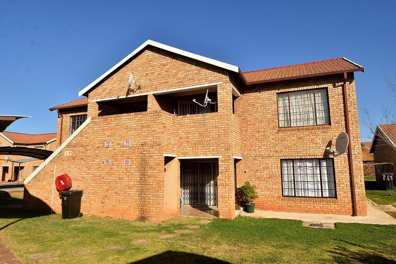 2 Bedroom Property for Sale in Florida Lake Gauteng