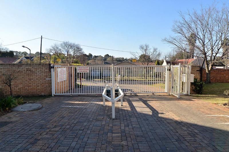 2 Bedroom Property for Sale in Florida Lake Gauteng