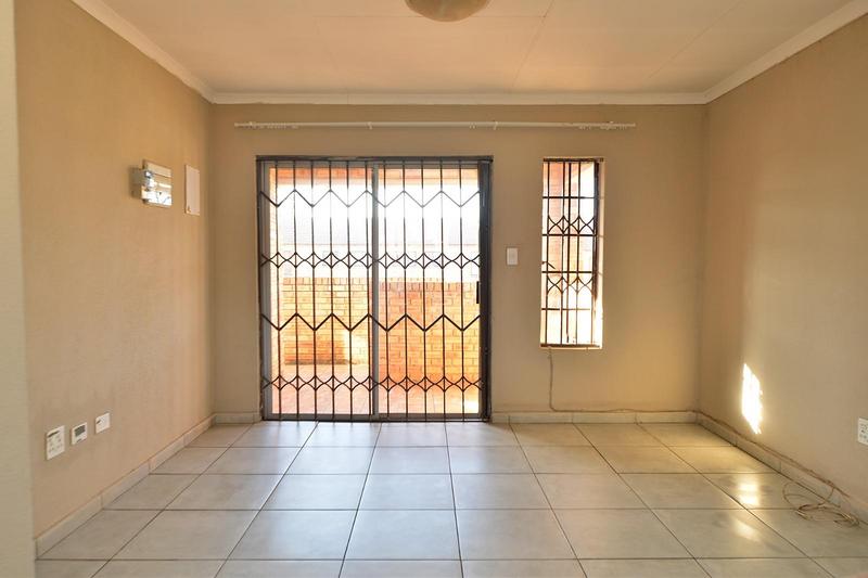 2 Bedroom Property for Sale in Florida Lake Gauteng