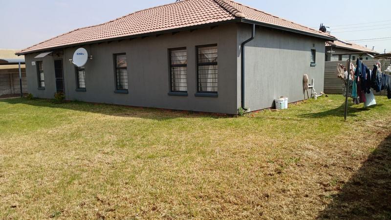 4 Bedroom Property for Sale in Protea Glen Gauteng