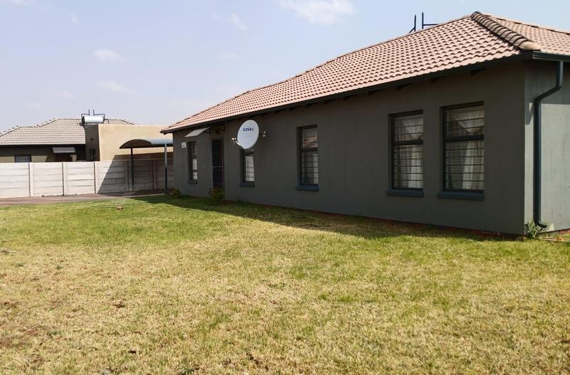 4 Bedroom Property for Sale in Protea Glen Gauteng