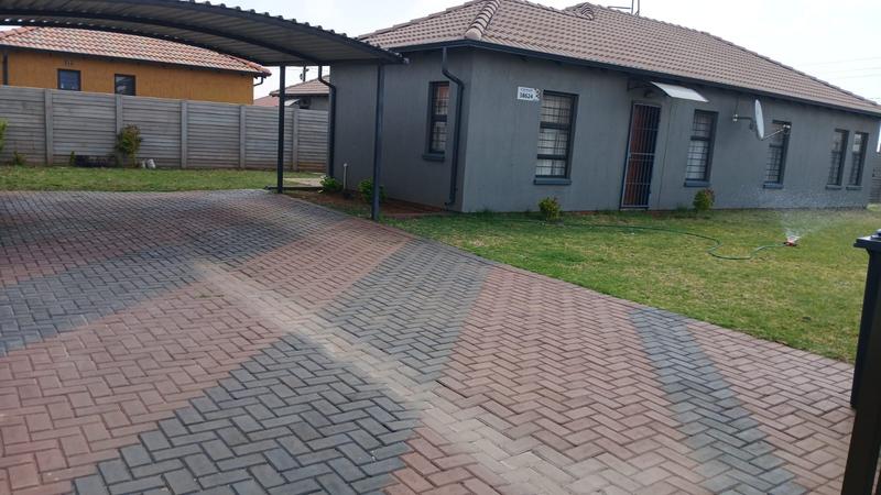 4 Bedroom Property for Sale in Protea Glen Gauteng