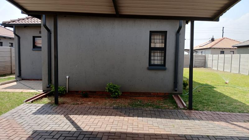 4 Bedroom Property for Sale in Protea Glen Gauteng