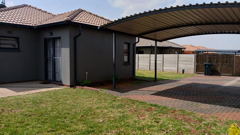 4 Bedroom Property for Sale in Protea Glen Gauteng