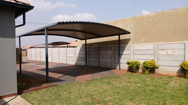 4 Bedroom Property for Sale in Protea Glen Gauteng
