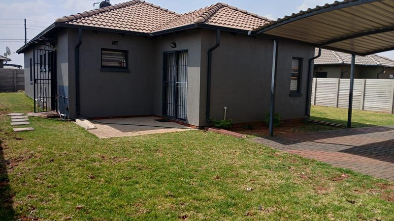 4 Bedroom Property for Sale in Protea Glen Gauteng