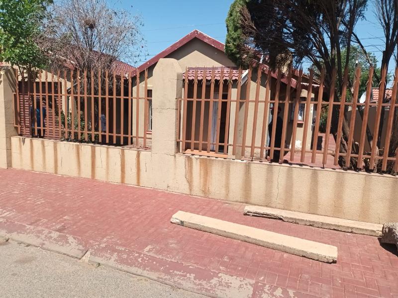 3 Bedroom Property for Sale in Protea Glen Gauteng
