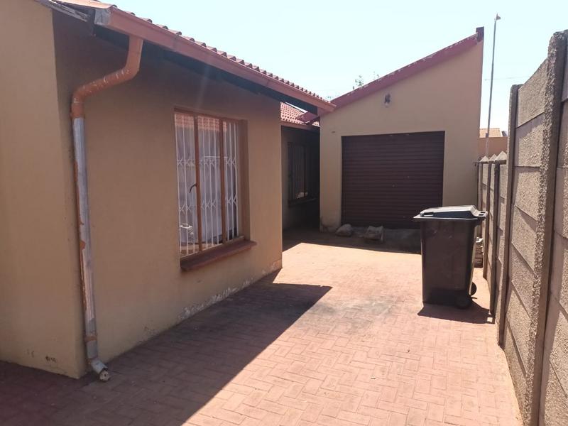 3 Bedroom Property for Sale in Protea Glen Gauteng