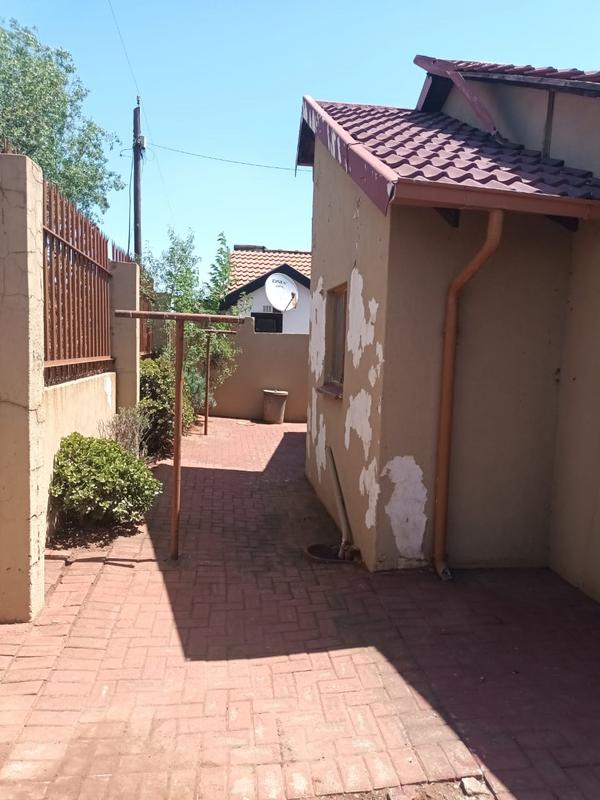 3 Bedroom Property for Sale in Protea Glen Gauteng
