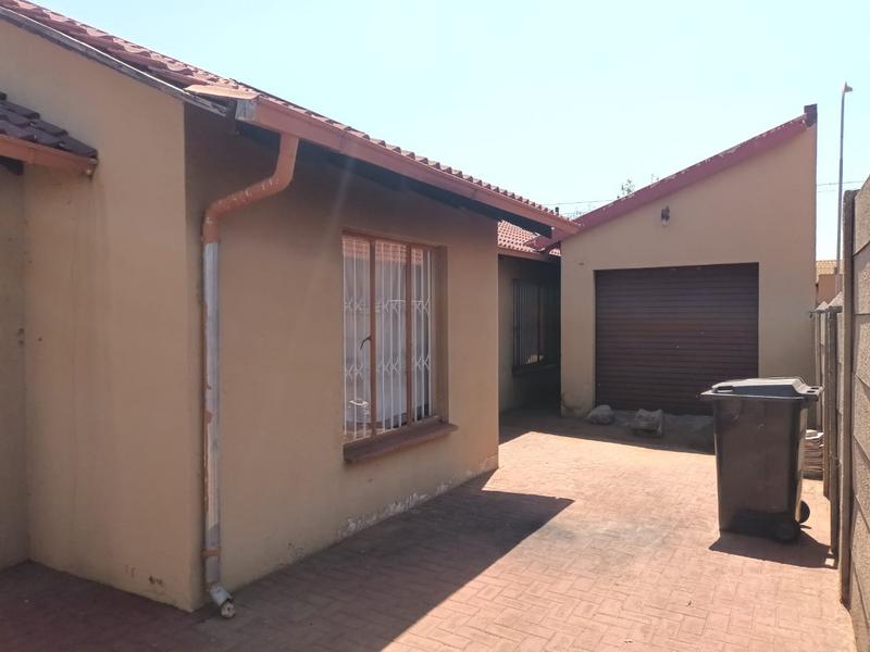 3 Bedroom Property for Sale in Protea Glen Gauteng