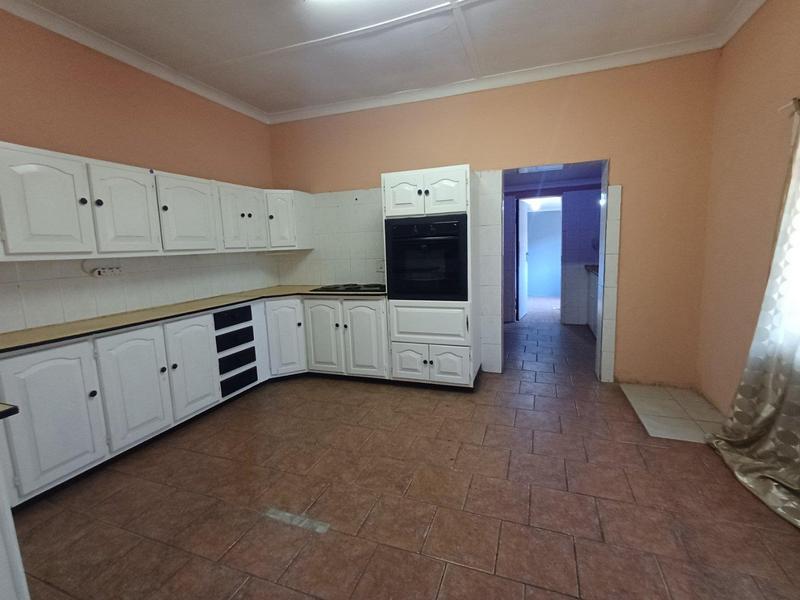 To Let 4 Bedroom Property for Rent in Booysens Gauteng