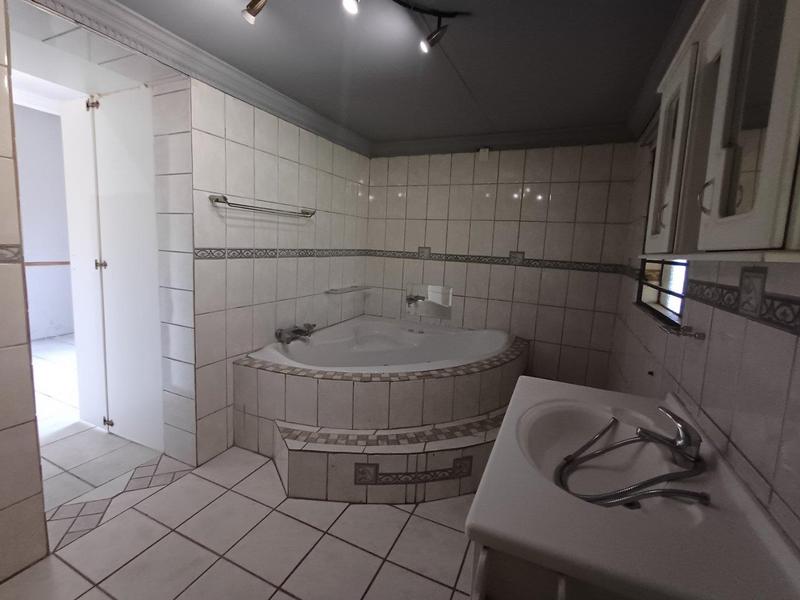 To Let 4 Bedroom Property for Rent in Booysens Gauteng