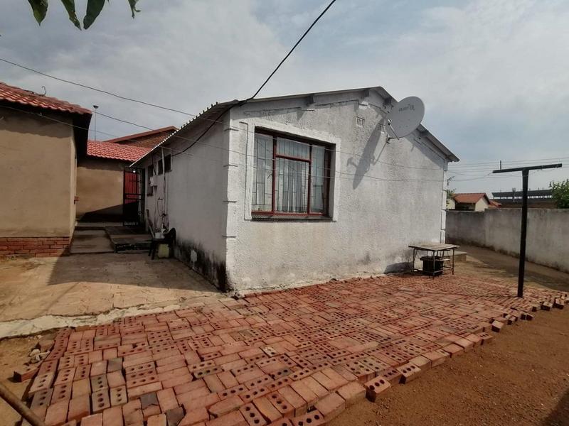 To Let 4 Bedroom Property for Rent in Soshanguve Gauteng