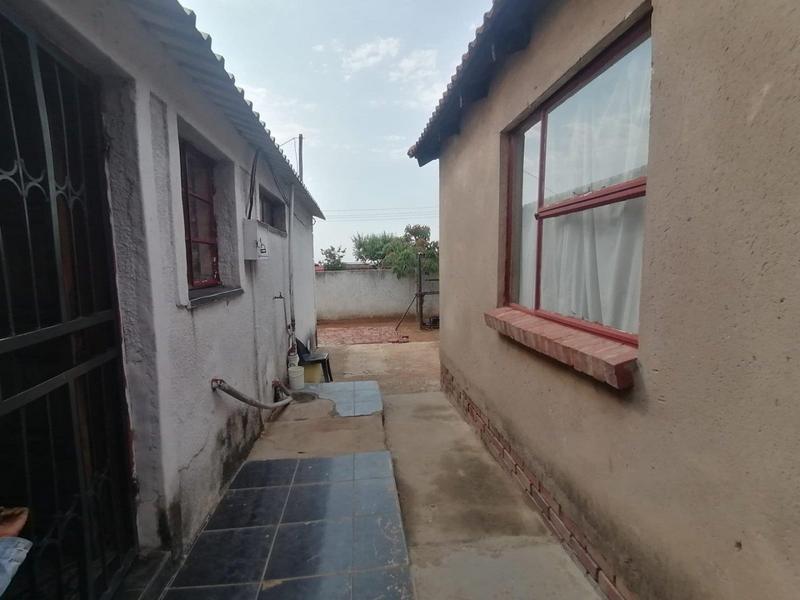 To Let 4 Bedroom Property for Rent in Soshanguve Gauteng