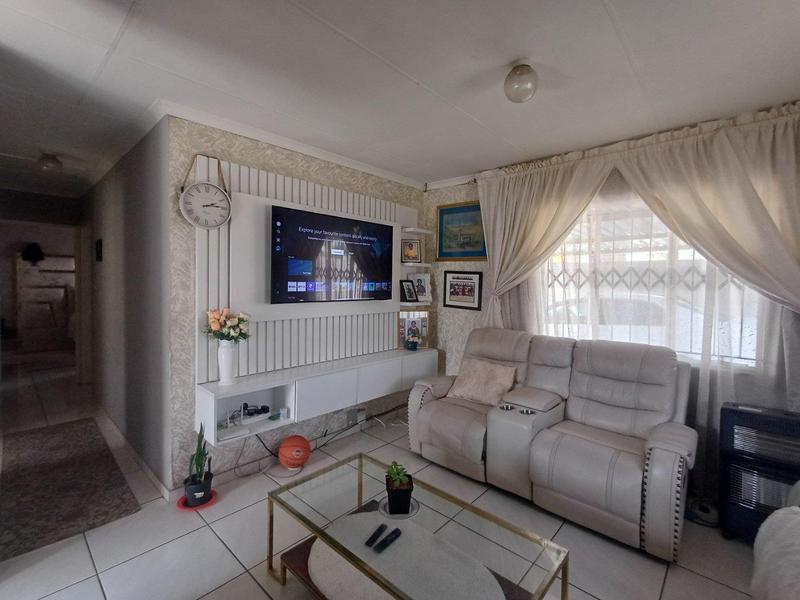 3 Bedroom Property for Sale in Blue Hills Gauteng