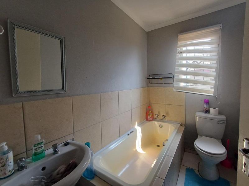 3 Bedroom Property for Sale in Blue Hills Gauteng