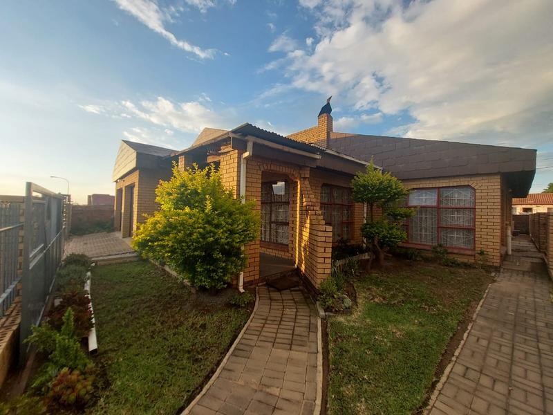 4 Bedroom Property for Sale in Mamelodi Gauteng