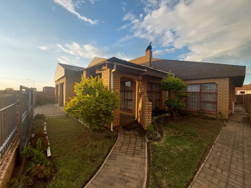 4 Bedroom Property for Sale in Mamelodi Gauteng