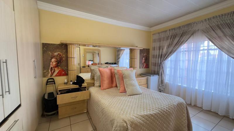 5 Bedroom Property for Sale in Nellmapius Ext 4 Gauteng