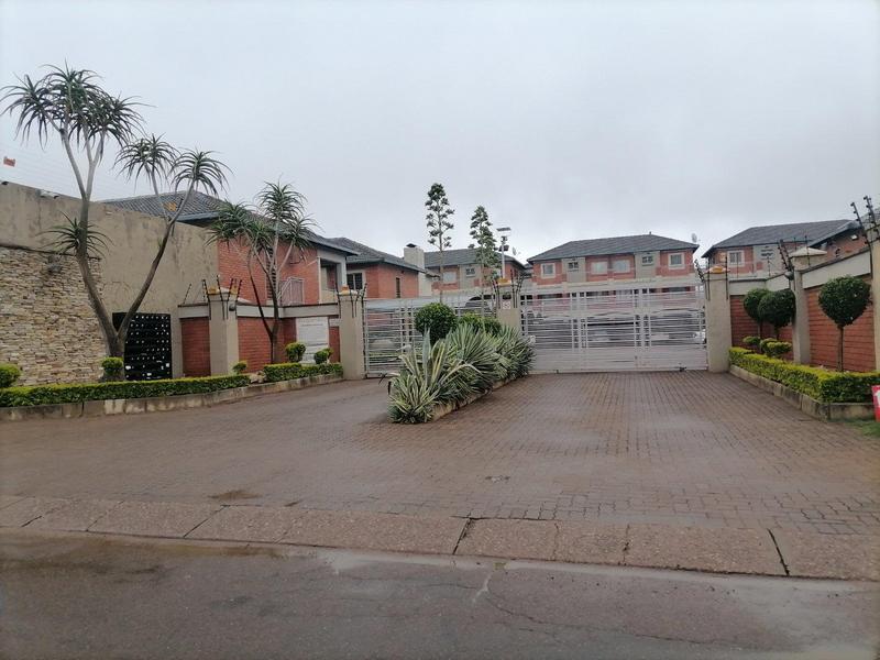 2 Bedroom Property for Sale in Andeon Gauteng