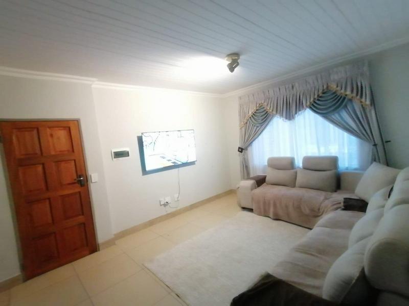 2 Bedroom Property for Sale in Andeon Gauteng