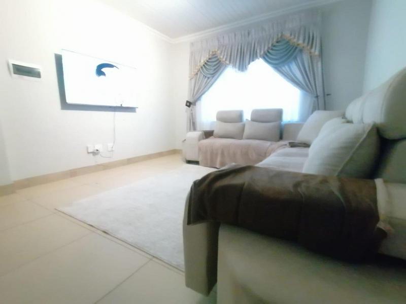 2 Bedroom Property for Sale in Andeon Gauteng