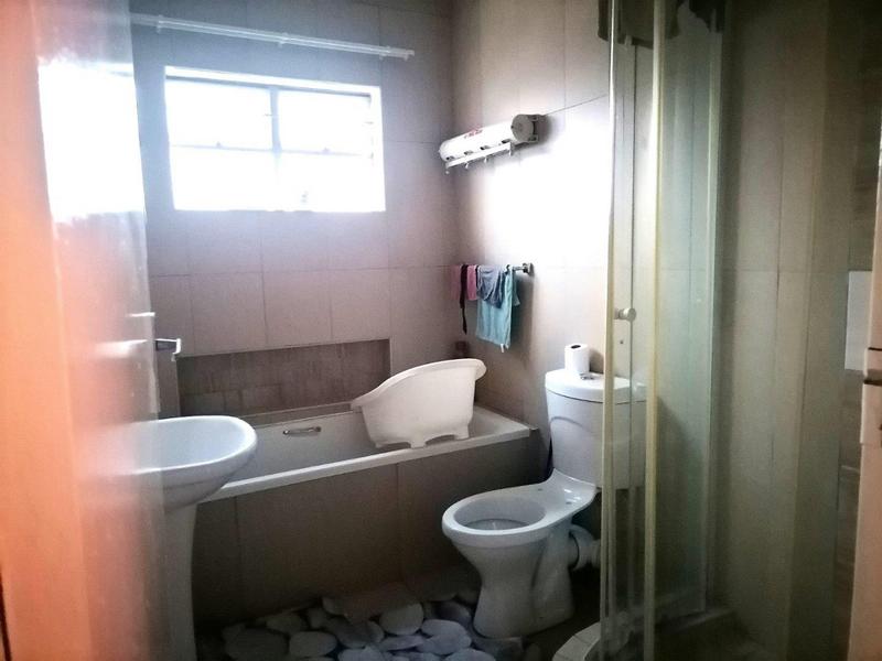 2 Bedroom Property for Sale in Andeon Gauteng