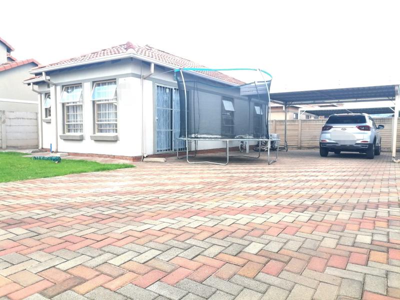 3 Bedroom Property for Sale in Andeon Gauteng