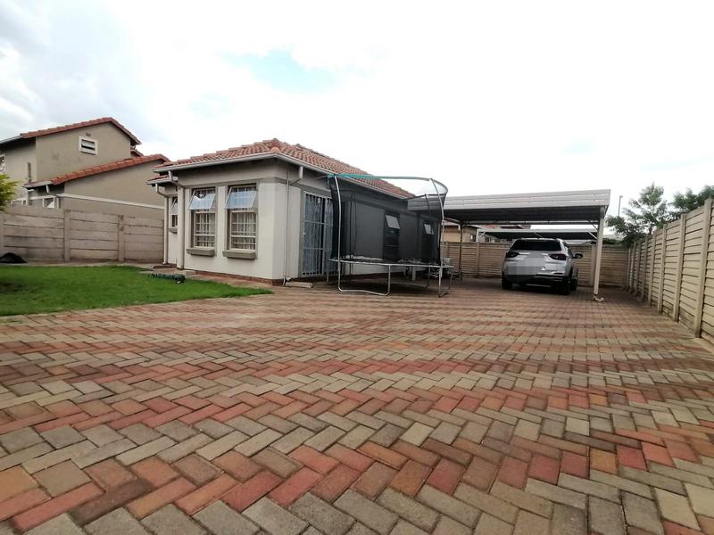 3 Bedroom Property for Sale in Andeon Gauteng