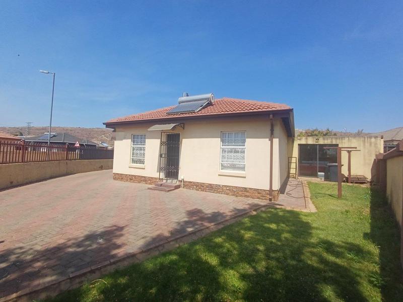 2 Bedroom Property for Sale in Kirkney Gauteng