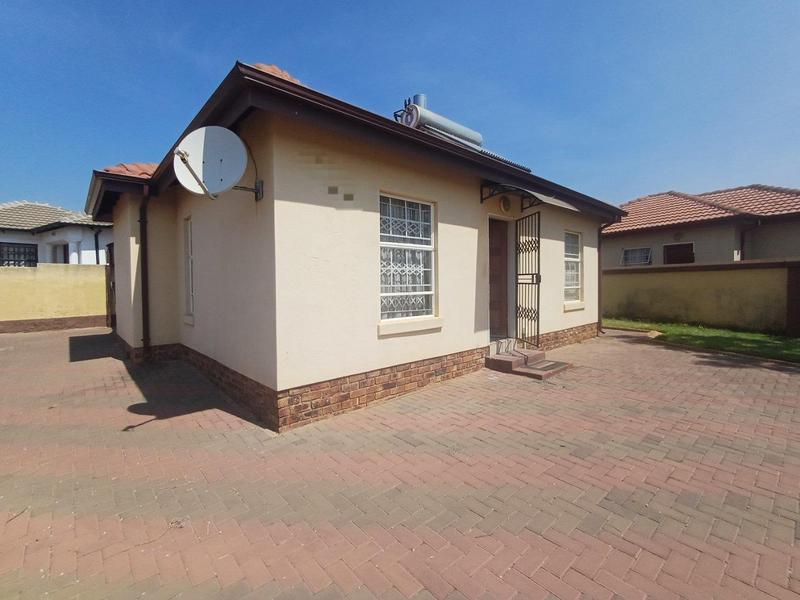 2 Bedroom Property for Sale in Kirkney Gauteng